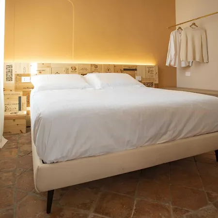 Palazzo Ratti Boutique מלון דירות צ'רסקו