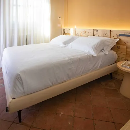 Palazzo Ratti Boutique מלון דירות 4*